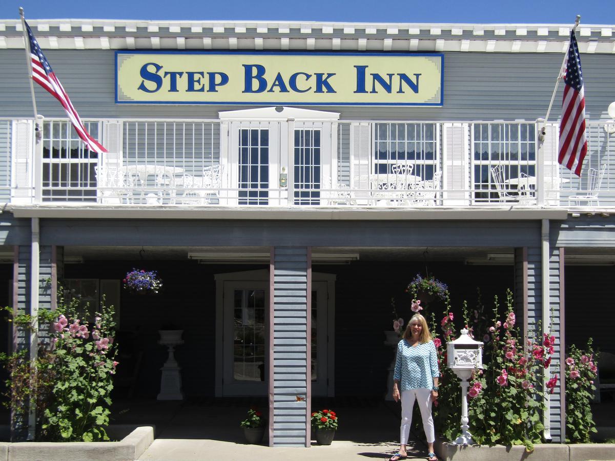 Step Back Inn Aztec 外观 照片